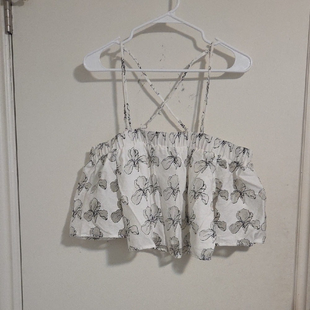 Elegant Floral Strappy Crop Top